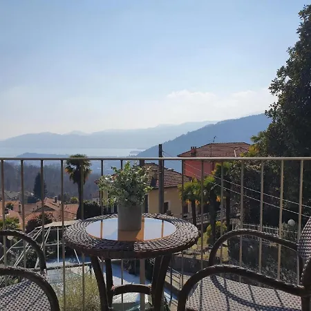 In With Maggiore Views