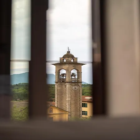 In With Maggiore Views *