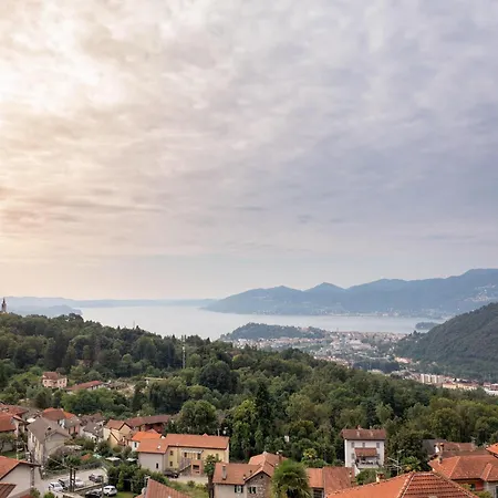 In With Maggiore Views *